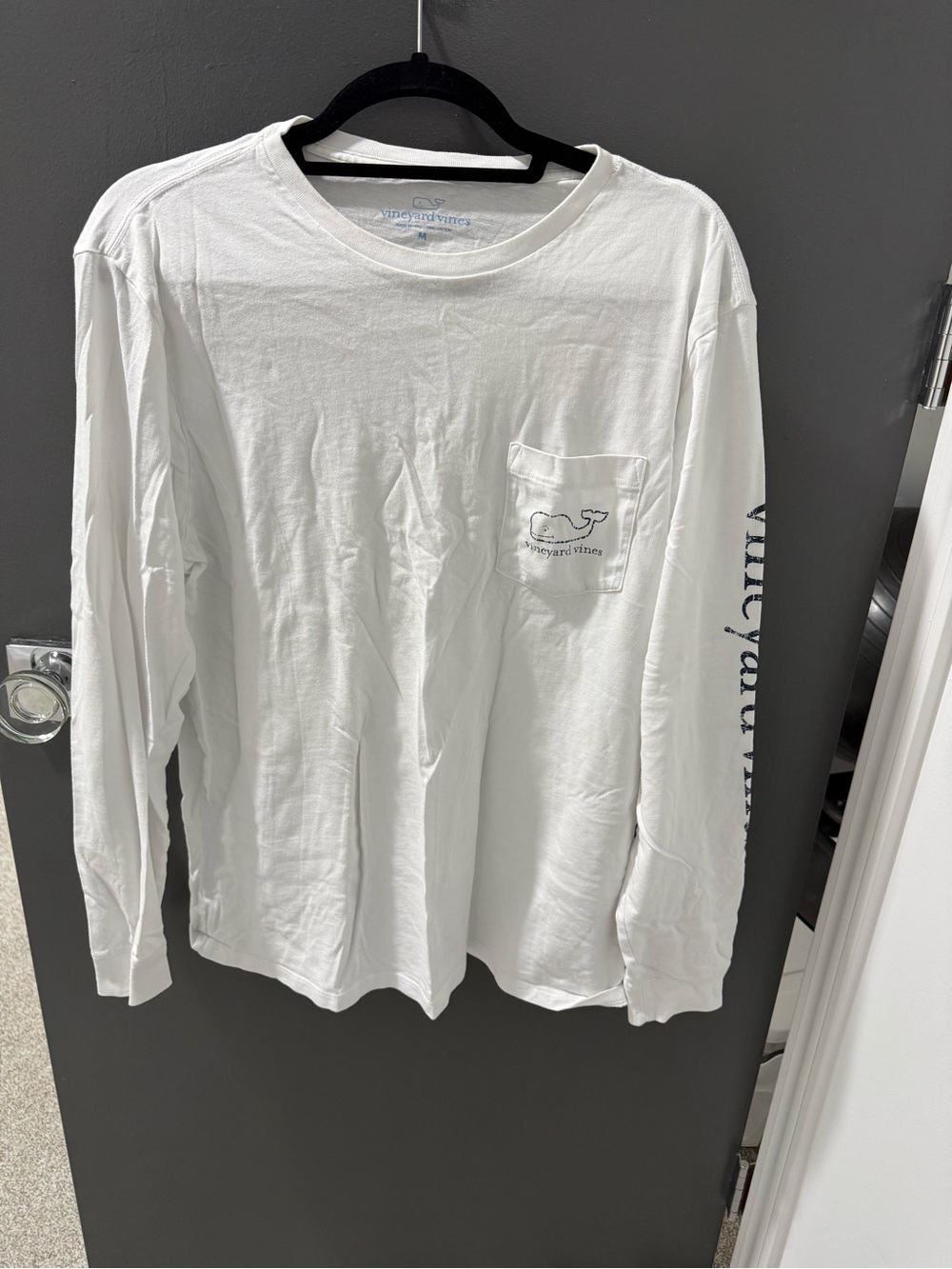 Vineyard Vines Men’s White Long-Sleeve Pocket Tee with Whale Logo